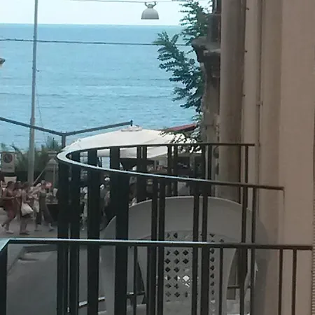 Il Mare Sotto Casa アーチ・カステッロ